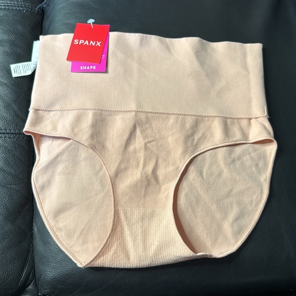 Spanx Everyday Shaping Brief - Picture 5 of 6